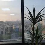 Long-Term Rent A House With A Good View With An Elevator Right In Front Of Hongik University Station