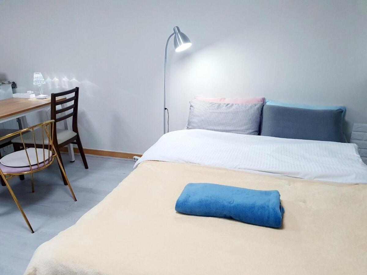 Long-term Rent A House With A Good View With An Elevator Right In Front Of Hongik Station * Seoul