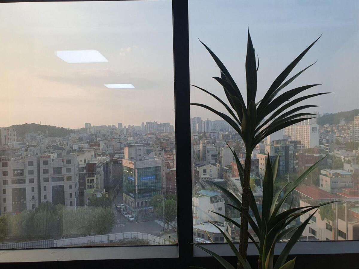 Long-term Rent A House With A Good View With An Elevator Right In Front Of Hongik Station Apartment Seoul